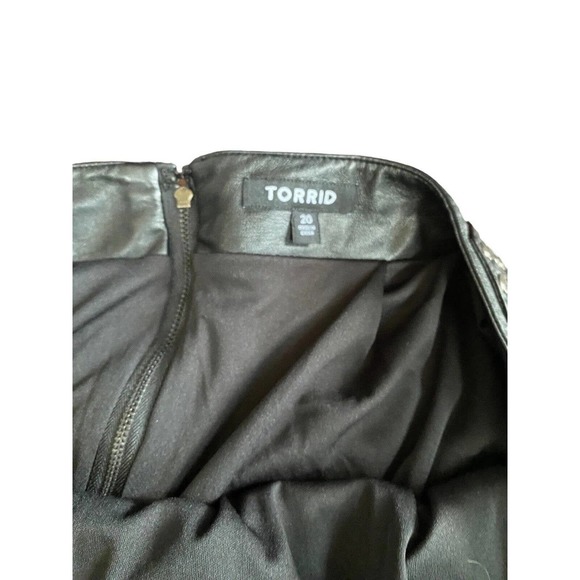 Torrid Hummingbird Skirt chiffon Leather Studded Black Plus Women 20 Bird - Picture 6 of 14